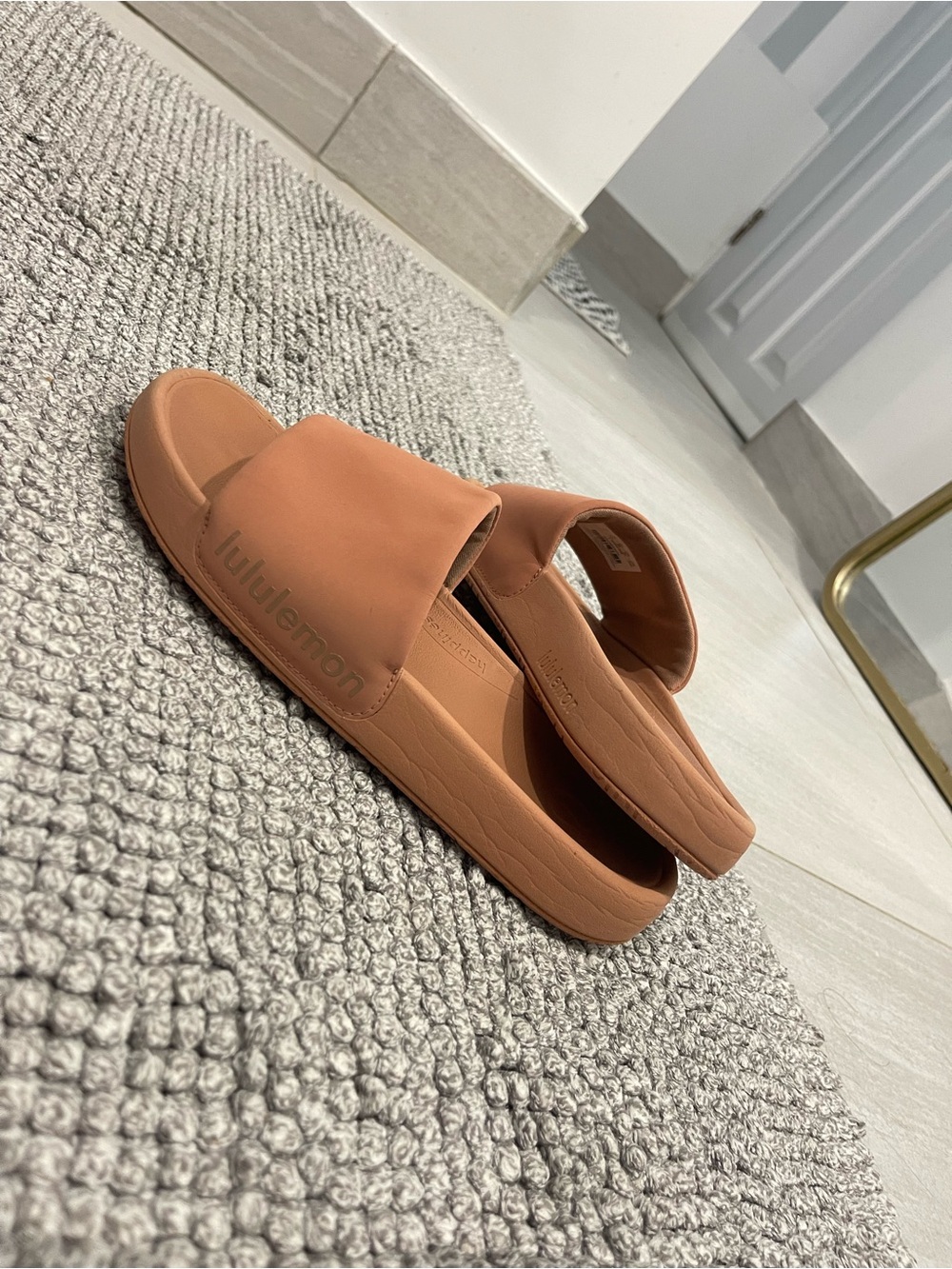 Lululemon Womens Restfeel Slides
Cacao women’s size 7 peach pink tone - Picture 10 of 11